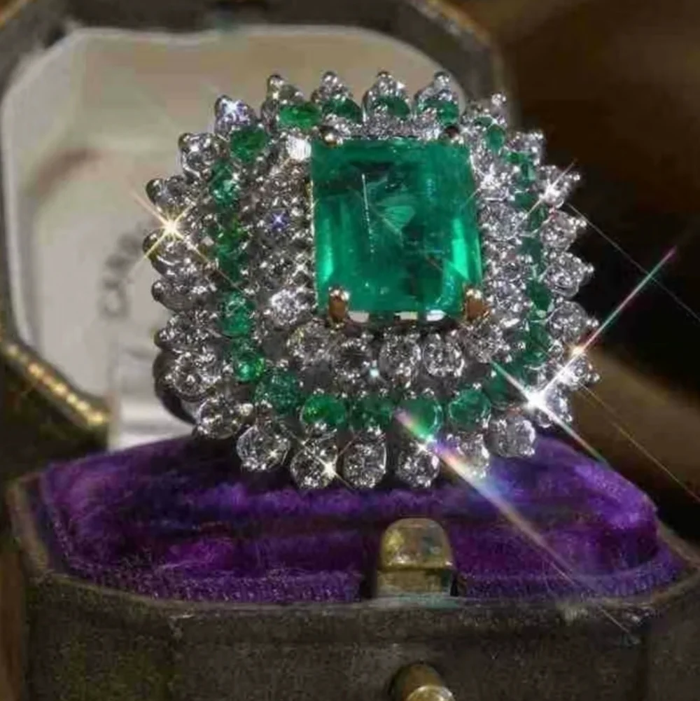 New stunning green women's size 6 ring